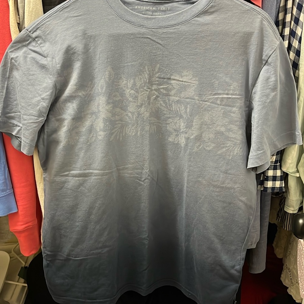 EUC American Eagle Blue Ombré Flower Tee